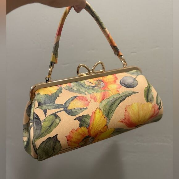 Floral Print Genuine Leather Handmade Unique Bow Kisslock Baguette Bag, 3 Straps - Picture 12 of 16